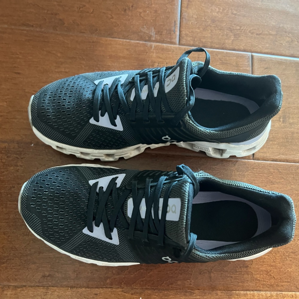 On Cloud running shoes, black with purple accents, size 8